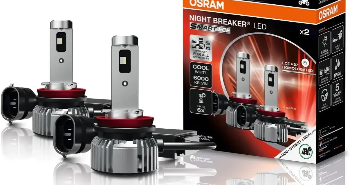Dwa nowoczesne światła przeciwmgielne przednie LED OSRAM Night Breaker LED Smart ECE w opakowaniu.