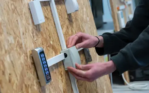 Technik elektryk jakie przedmioty rozszerzone - klucz do sukcesu w zawodzie