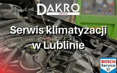 Silnik samochodowy z widocznym napisem "Serwis klimatyzacji w Lublinie" i logo DAKRO SERVICE.