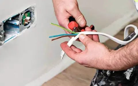 Ile naprawdę kosztuje punkt elektryczny? Ceny montażu i porady