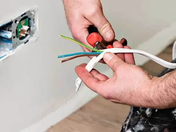 Ile naprawdę kosztuje punkt elektryczny? Ceny montażu i porady