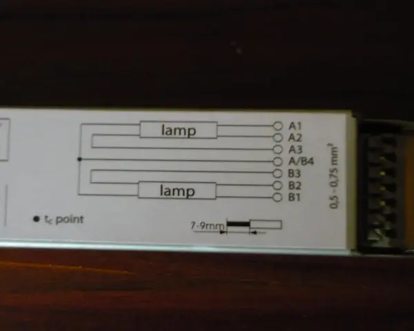 Schemat podłączenia dwóch lamp fluorescencyjnych do statecznika. Widać oznaczenia punktów przyłączeniowych A1-A3, A/B4, B1-B3.