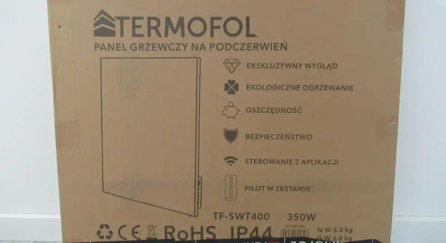 Kartonowe opakowanie panelu grzewczego na podczerwień Termofol. Choć nie widać wad, opakowanie sugeruje ekologiczne i oszczędne ogrzewanie.