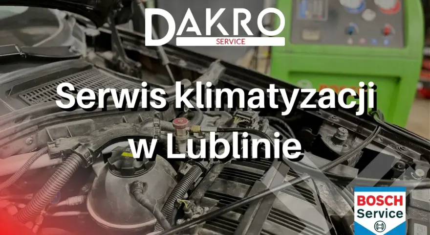 Silnik samochodowy z widocznym napisem "Serwis klimatyzacji w Lublinie" i logo DAKRO SERVICE.