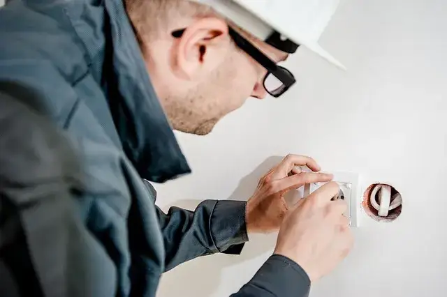 Zdjęcie Ile trwa kurs elektryka? Poznaj różnice w czasie szkoleń